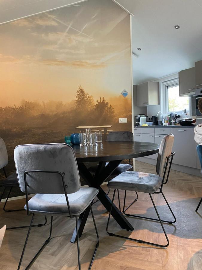 Luxe En Gezellig Chalet Aan Veluwemeer 4 Pers Hulshorst Eksteriør bilde